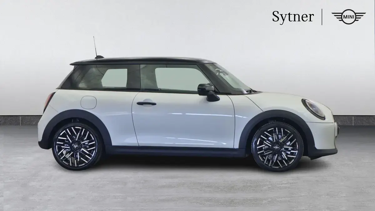 Used Mini Cooper Hatch 113 kW (154 HP) 2026 White Hatchback