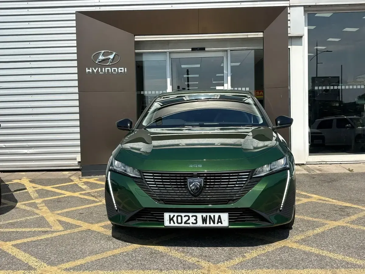 Used Peugeot 308 Allure Premium 130 HP (95 kW) 2023 Green Hatchback