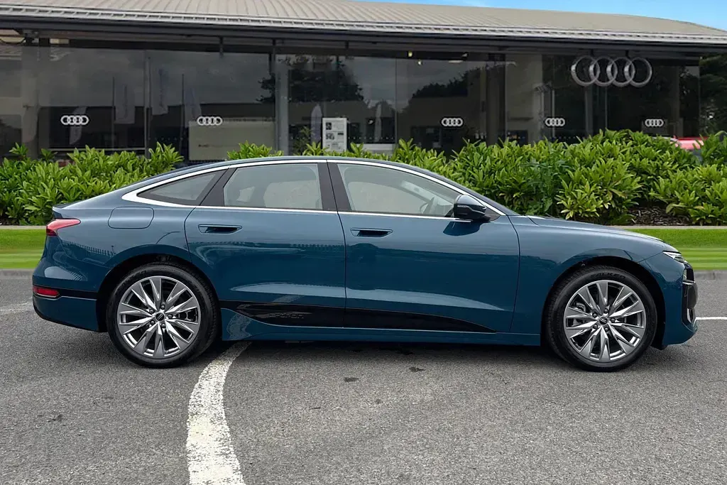 New Audi A6 e-tron Sport 210 kW (286 HP) 2026 Blue Hatchback