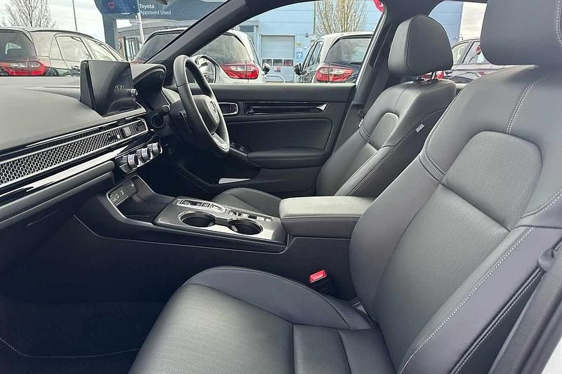 Used Honda Civic Advance 143 HP (105 kW) 2025 White Hatchback