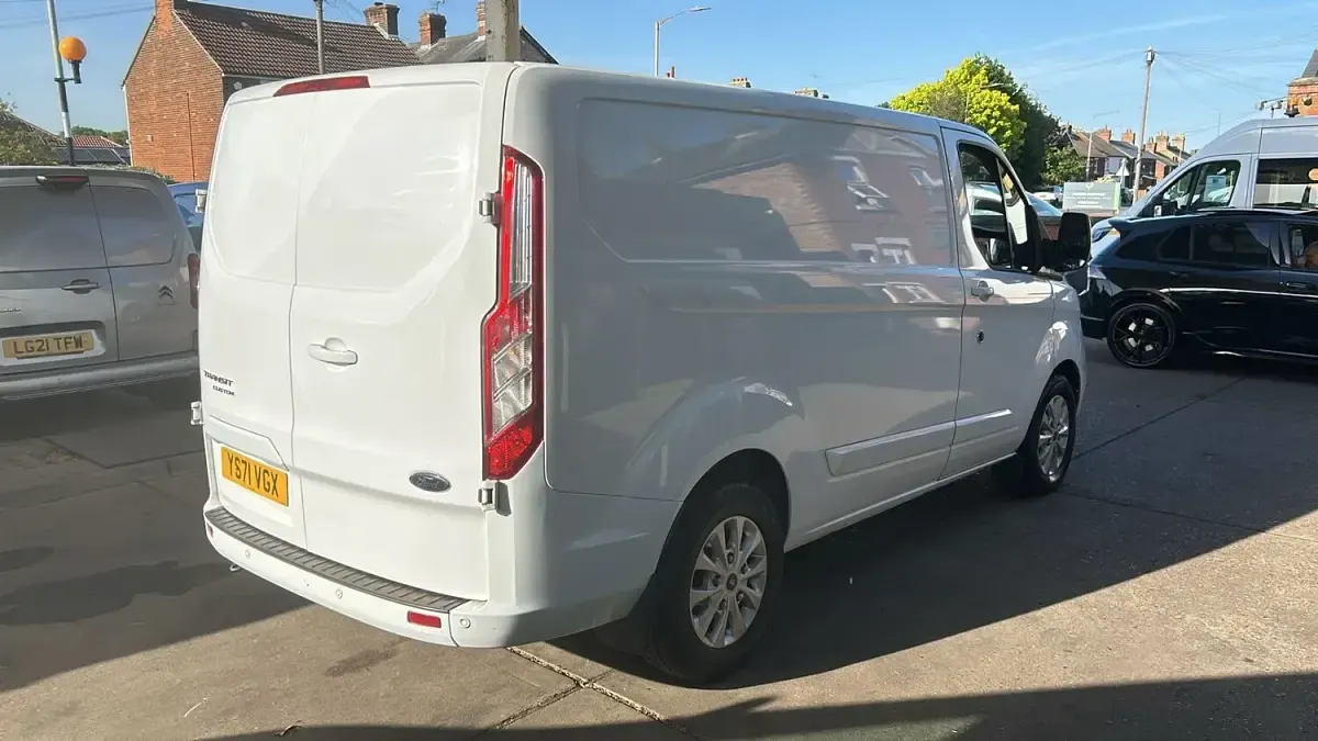 Used Ford Transit Custom Limited 130 HP (95 kW) 2022 White Van