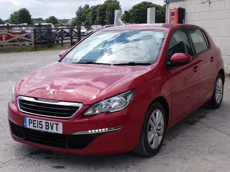 Used Peugeot 308 Active 100 HP (73 kW) 2015 Red Hatchback
