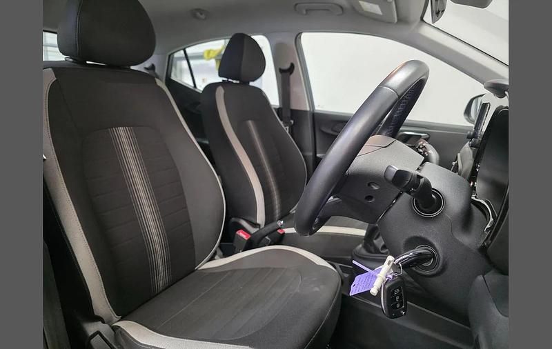 Używany Hyundai i10 Advanced 62 KM (45 kW) 2024 Szary Hatchback