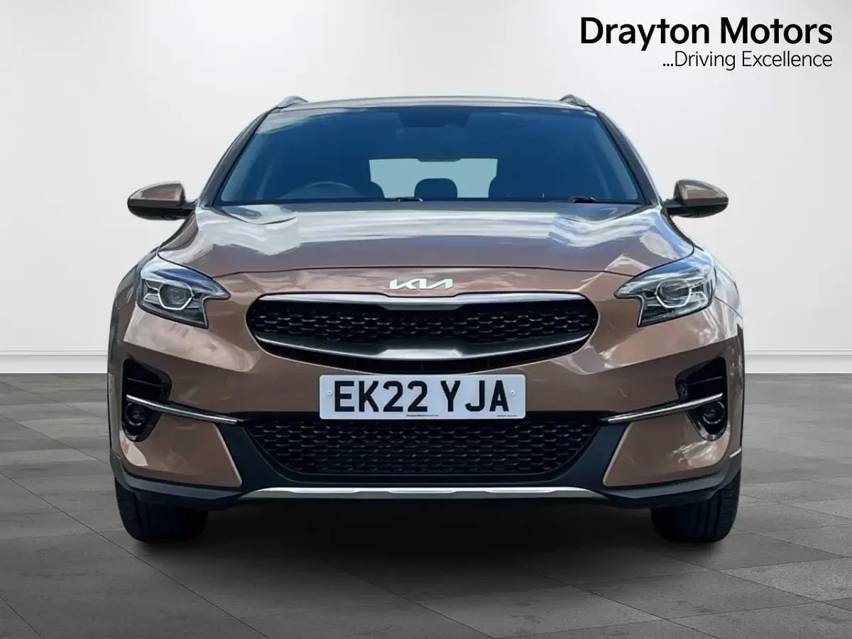Usado Kia XCeed 118 HP (86 kW) 2022 Castanho SUV