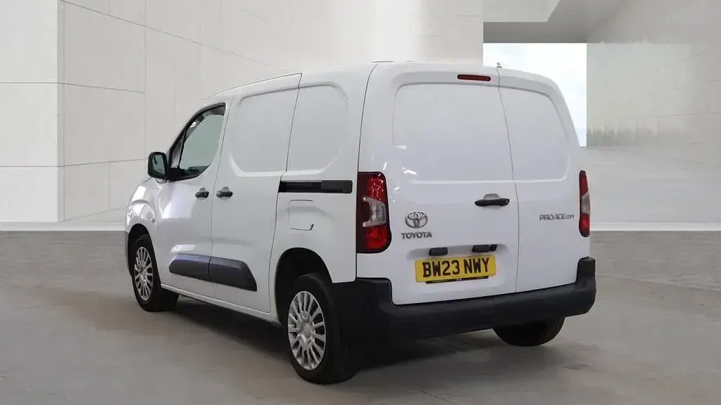 Used Toyota Proace 120 HP (88 kW) 2023 White MPV