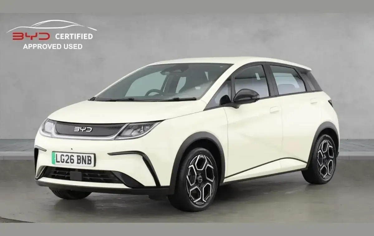Nowe BYD Dolphin Boost 130 kW (177 KM) 2026 Biały Hatchback