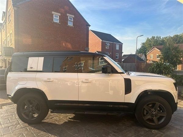 White Used 2024 Land Rover Defender SE Dynamic SUV | £64,995 (Fair price) - Image 1/1