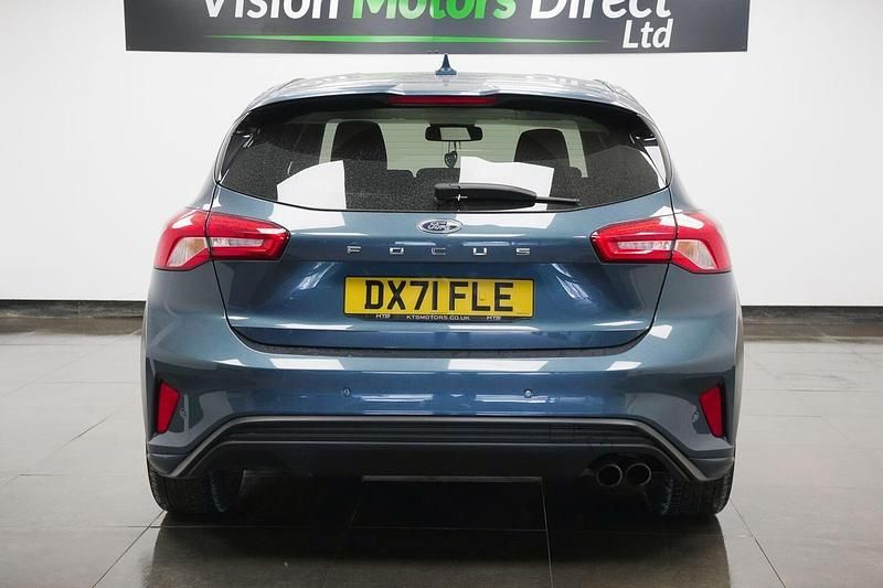 Begagnad Ford Focus ST-Line 2022 Blå Halvkombi