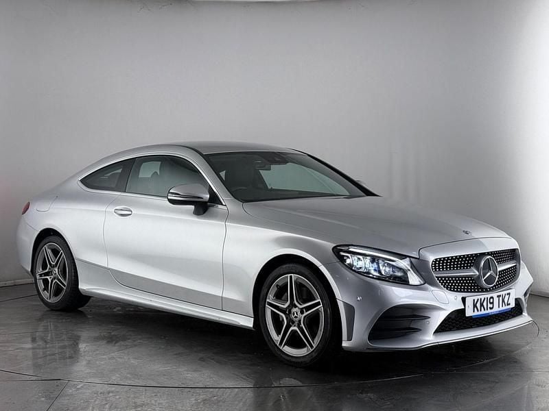 Usado Mercedes C220 AMG Line Premium 194 HP (142 kW) 2019 Coupé