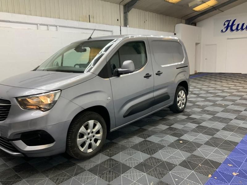 Second-hand Vauxhall Combo 100 CP (73 kW) 2021 Gri Monovolum