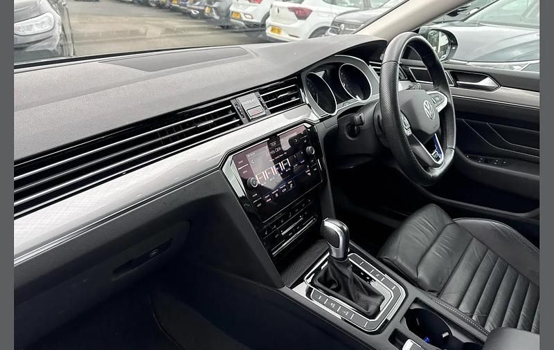 Used VW Passat GTE 218 HP (160 kW) 2022 Grey Estate