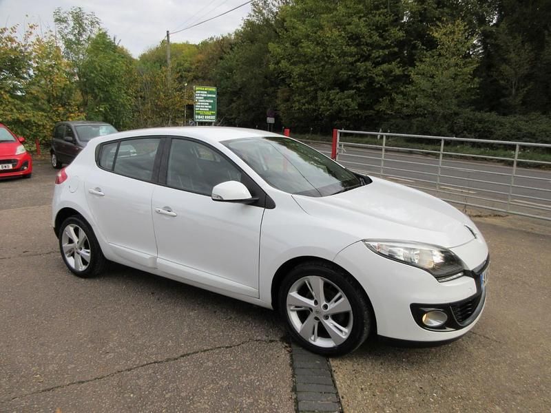 White Used 2012 Renault Mégane III Dynamique Hatchback | £2,495 (Fair price) - Image 1/4