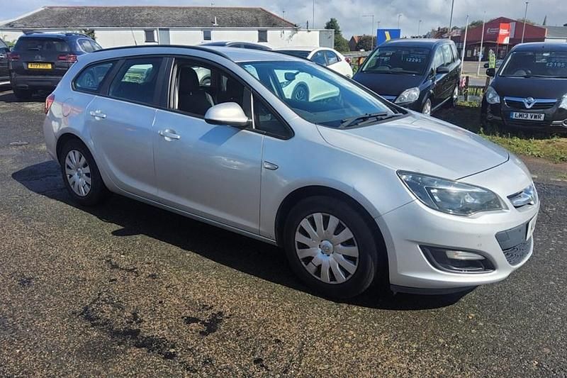 Silver Used 2013 Vauxhall Astra Estate | £1,595 (Fair price) - Image 1/1