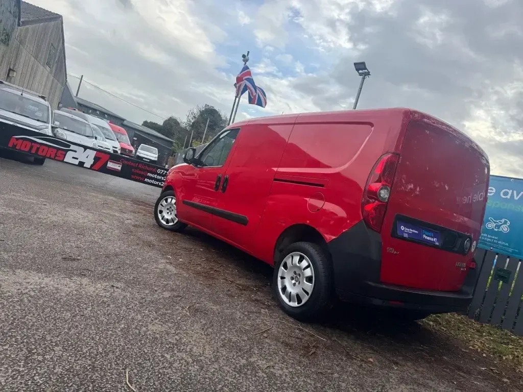 Used Fiat Doblò 2014 Red MPV