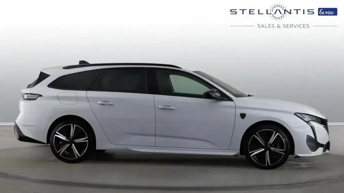 Used Peugeot 308 SW GT 134 HP (98 kW) 2025 White Estate