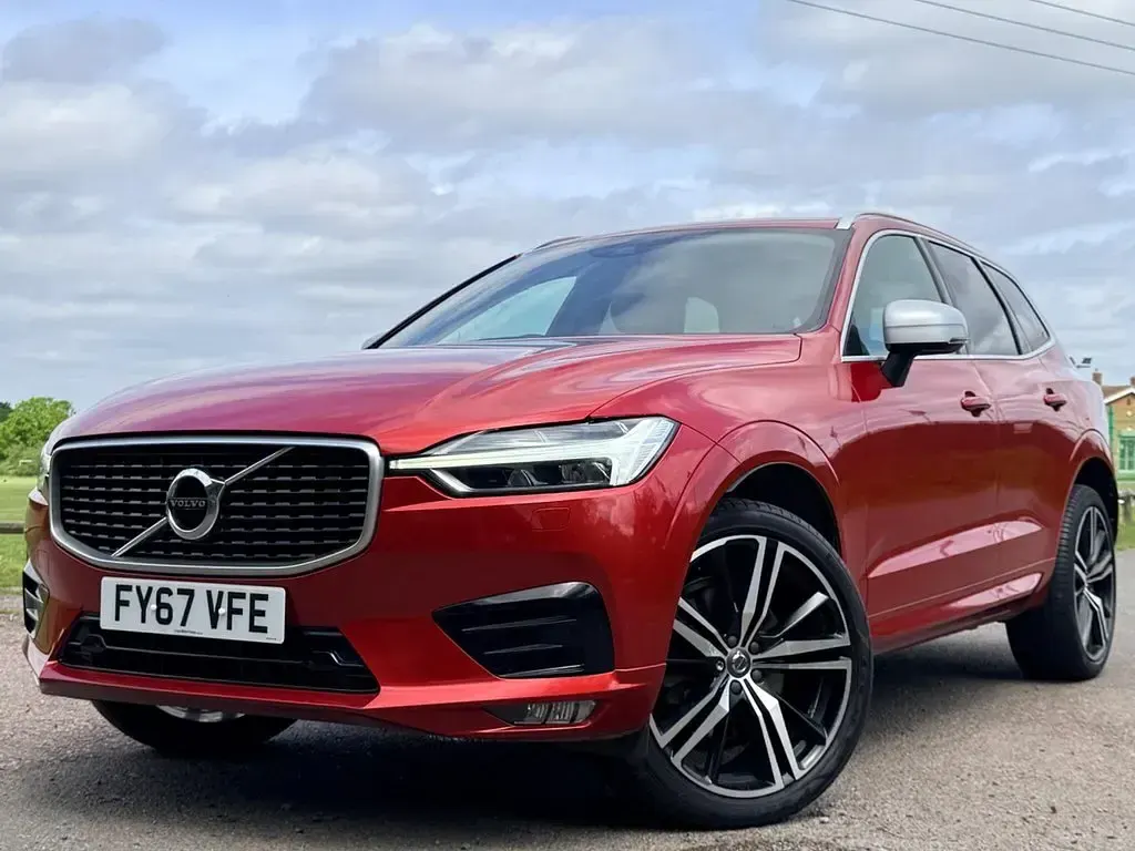 Used Volvo XC60 R-Design Pro 190 HP (139 kW) 2017 Red SUV