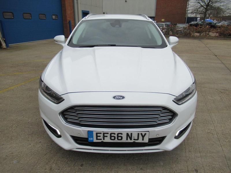 Used Ford Mondeo Titanium 160 HP (117 kW) 2016 White Estate