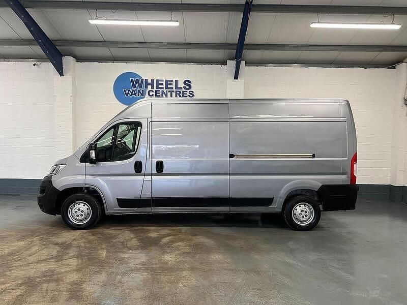 Used Citroën Relay 140 HP (102 kW) 2022 Grey Van
