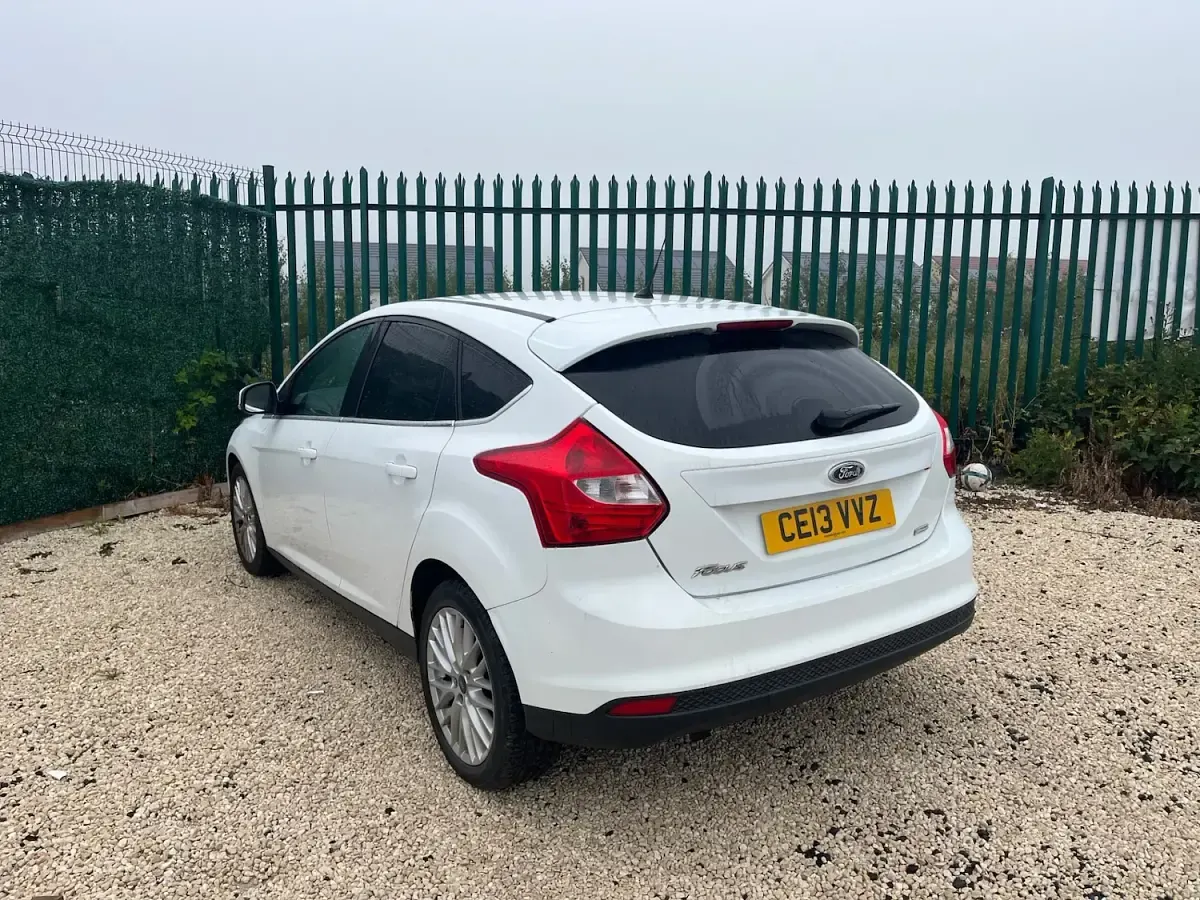 Used Ford Focus Zetec 2013 White Hatchback