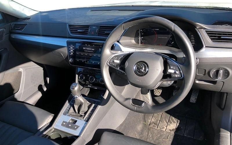 Second-hand Skoda Superb SE Technology 150 CP (110 kW) 2022 Alb Break