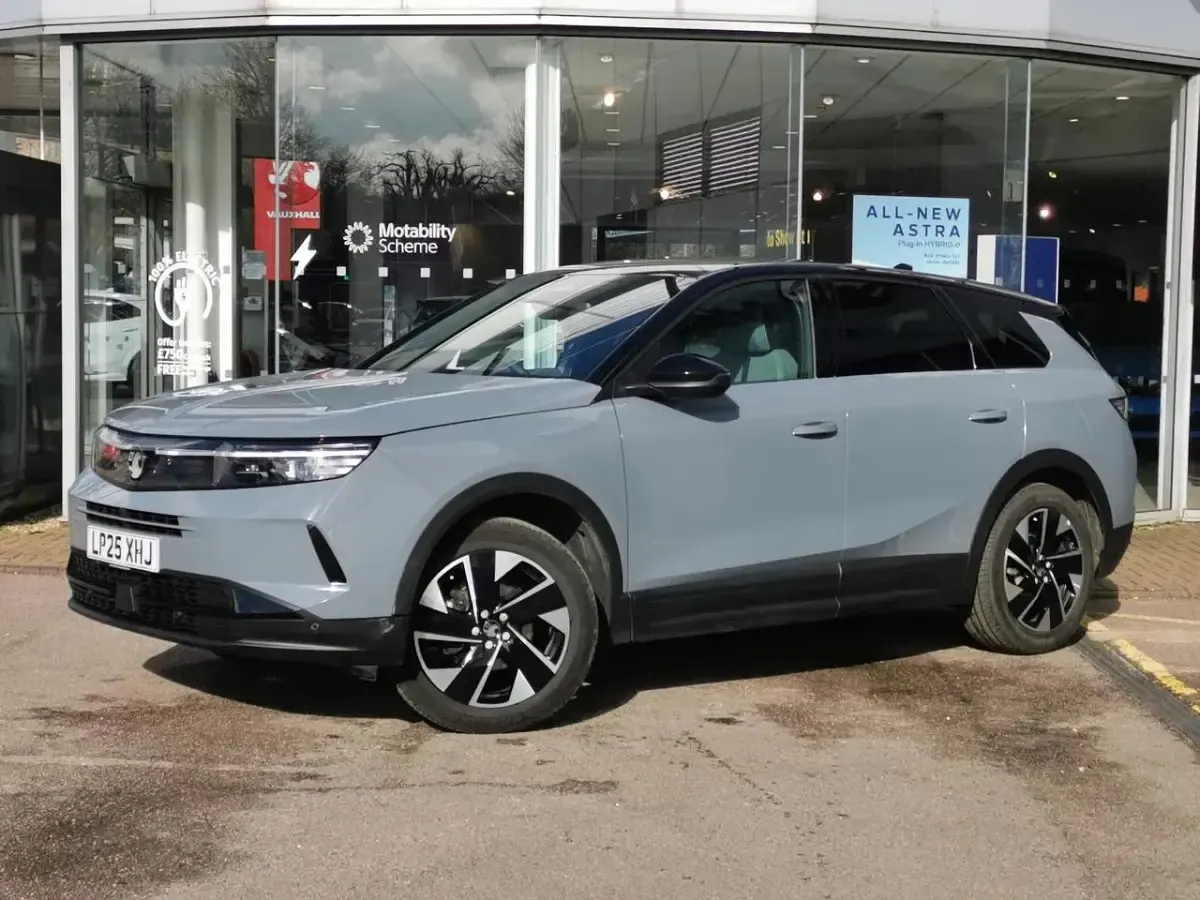 Used Vauxhall Grandland X GSe 134 HP (98 kW) 2025 Grey SUV