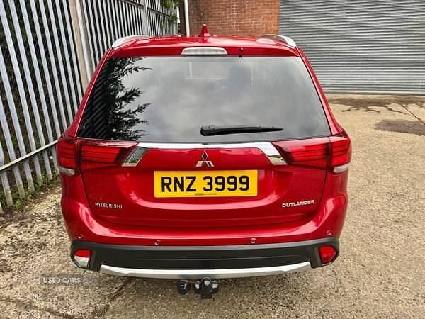 Used Mitsubishi Outlander 150 HP (110 kW) 2018 Red SUV