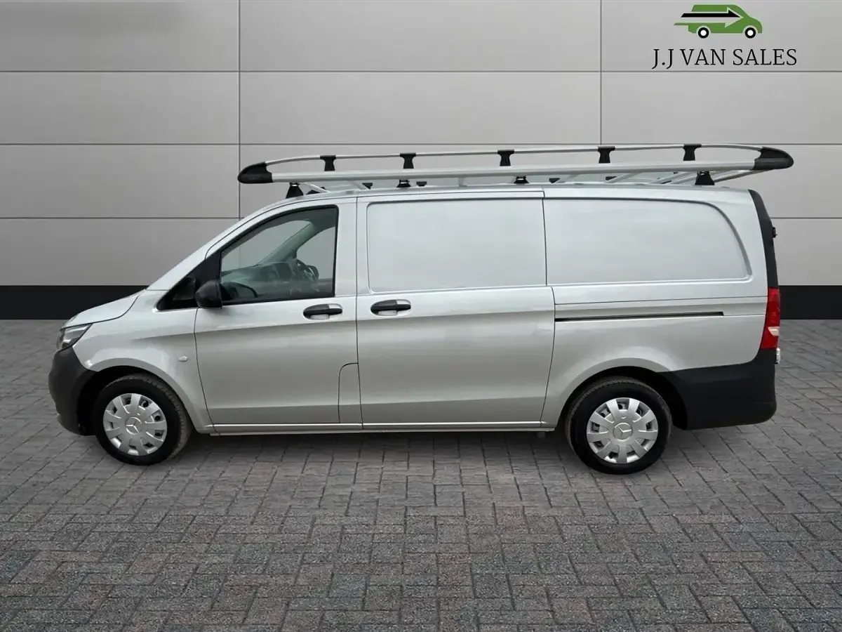 Usado Mercedes Vito 2017 Prateado Van