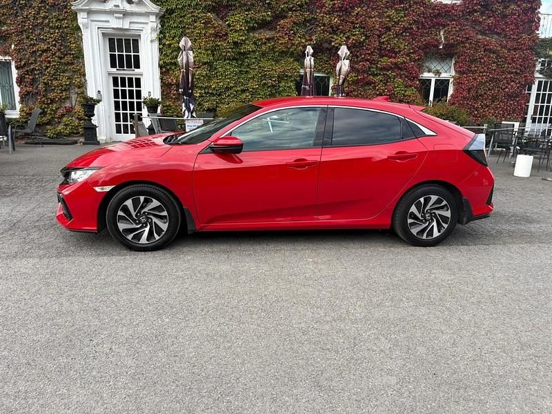 Used Honda Civic SE 129 HP (94 kW) 2017 Red Hatchback