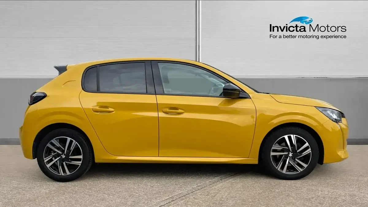 Used Peugeot 208 Allure Premium 101 HP (74 kW) 2022 Yellow Hatchback
