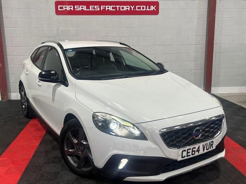 White Used 2014 Volvo V40 CC Estate | £7,795 (Fair price) - Image 1/4