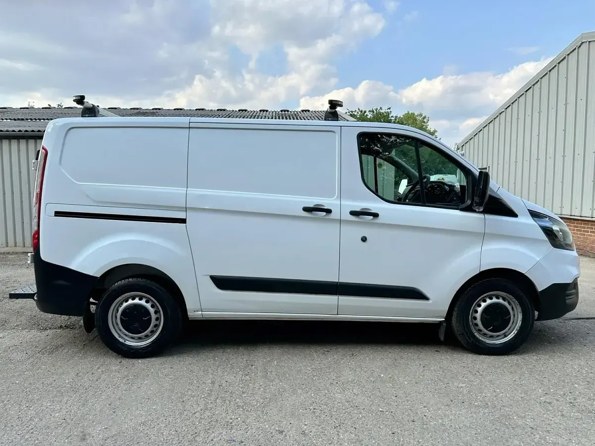 Used Ford Transit Custom 105 HP (77 kW) 2018 White Van