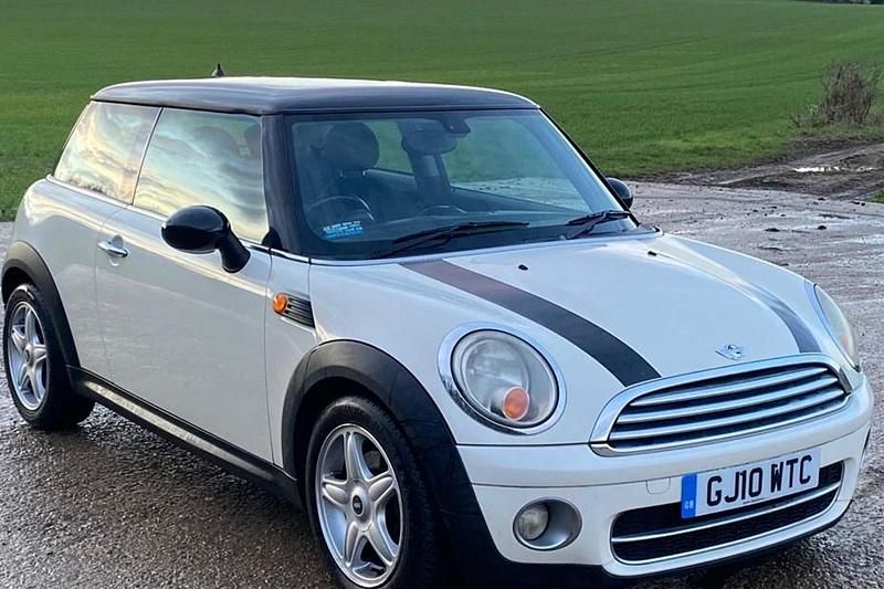 Used Mini Cooper D Hatch 2010 White Hatchback