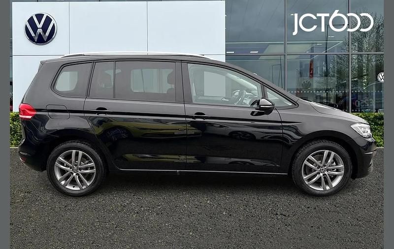 New VW Touran Match 150 HP (110 kW) 2025 Black MPV