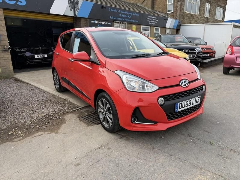 Used Hyundai i10 Premium SE 87 HP (63 kW) 2018 Red Hatchback