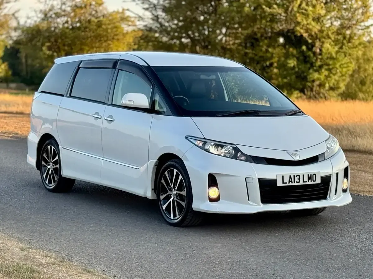 Used Toyota Estima 170 HP (125 kW) 2013 White MPV