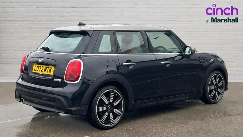 Used Mini Cooper Exclusive 136 HP (100 kW) 2022 Blue and black Hatchback