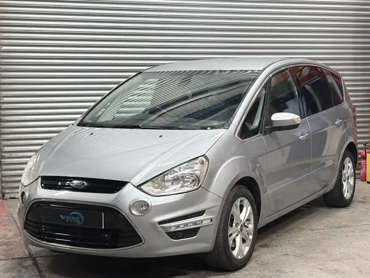 Usado Ford S-MAX Titanium 2013 Plateado Monovolumen
