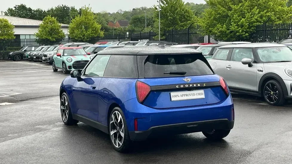 Used Mini Cooper SE Hatch 158 kW (215 HP) 2024 Blue Hatchback