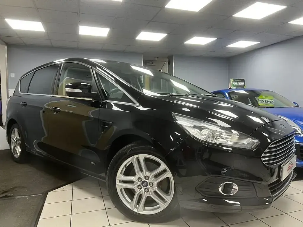 Begagnad Ford S-MAX Titanium 150 HK (110 kW) 2016 Svart Minibuss