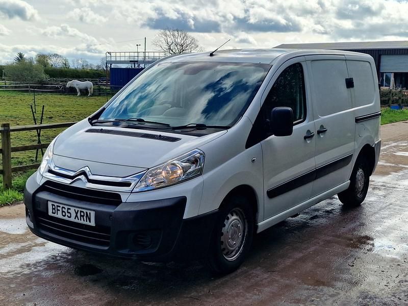 Usado Citroën Dispatch 89 HP (65 kW) 2015 Branco Monovolume