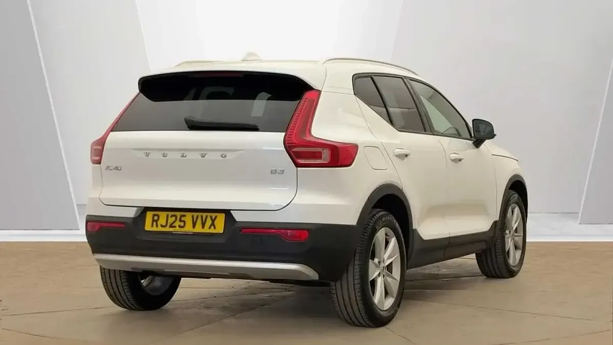 Used Volvo XC40 Core 161 HP (118 kW) 2025 White SUV
