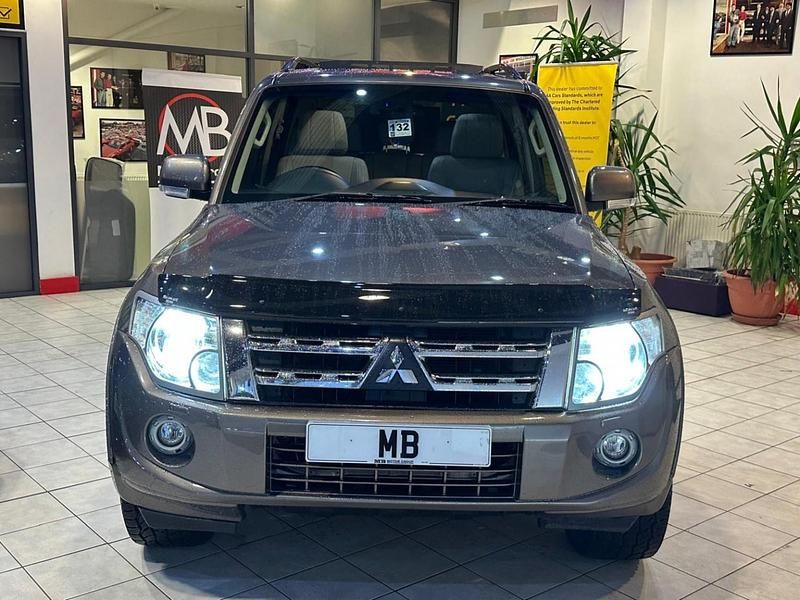 Used Mitsubishi Shogun 197 HP (144 kW) 2011 Brown SUV