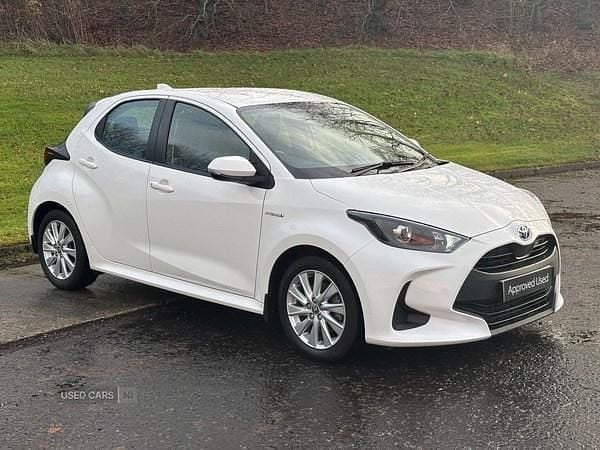 White Used 2021 Toyota Yaris Hybrid Hatchback | £13,995 (Good price) - Image 1/4