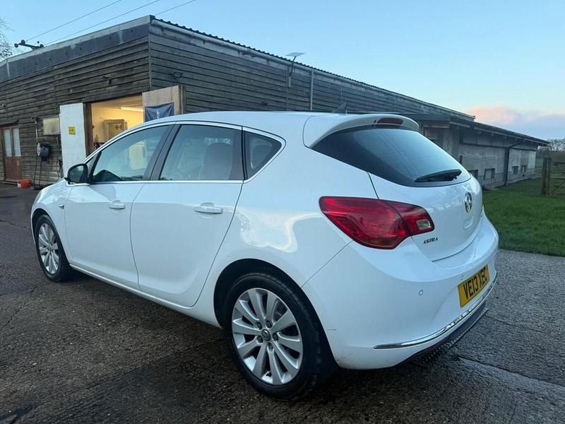 Used Vauxhall Astra 2013 White Hatchback