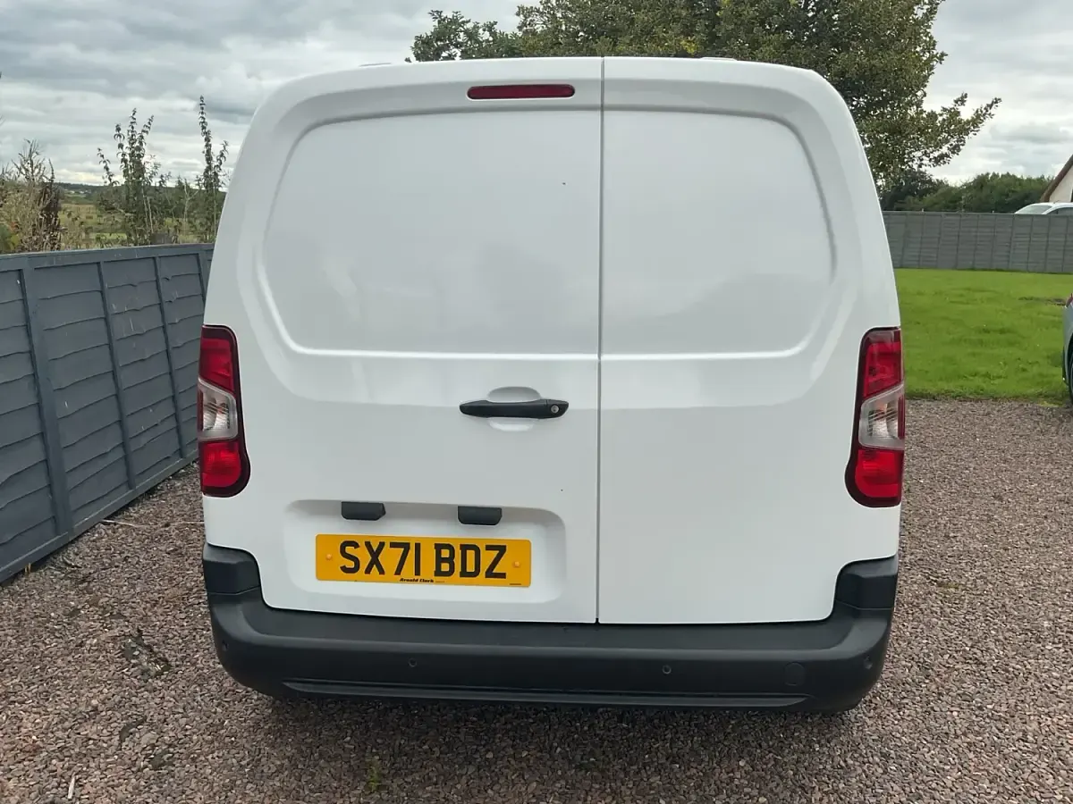 Used Citroën Berlingo 100 HP (73 kW) 2022 White MPV