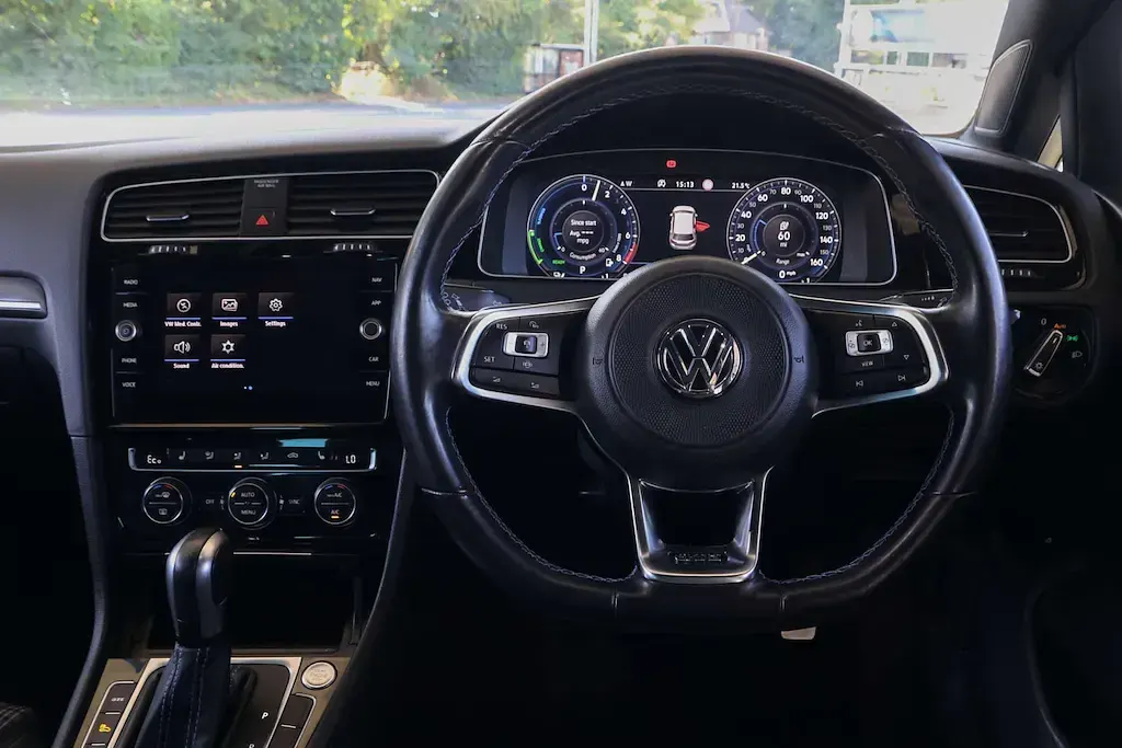 Used VW Golf VII Advance 204 HP (150 kW) 2020 White Hatchback