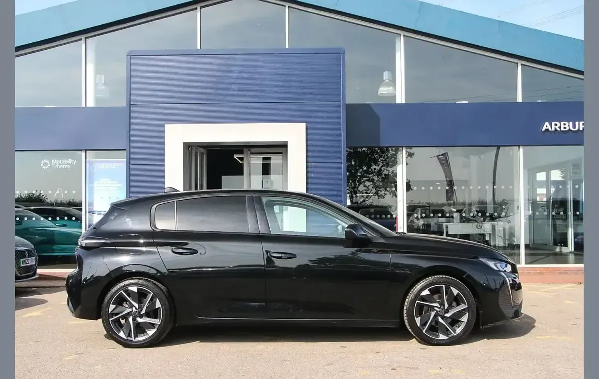 Used Peugeot 308 Allure Premium 129 HP (94 kW) 2022 Black Hatchback