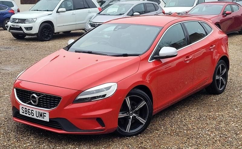 Usado Volvo V40 R-Design 2016 Vermelho Citadino
