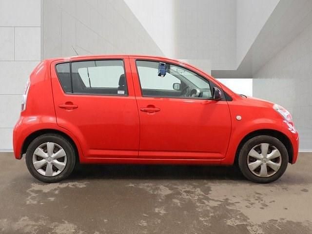 Used Daihatsu Sirion 69 HP (50 kW) 2008 Red Hatchback