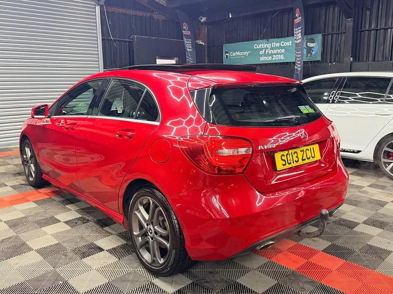 Used Mercedes A180 122 HP (89 kW) 2013 Red Hatchback